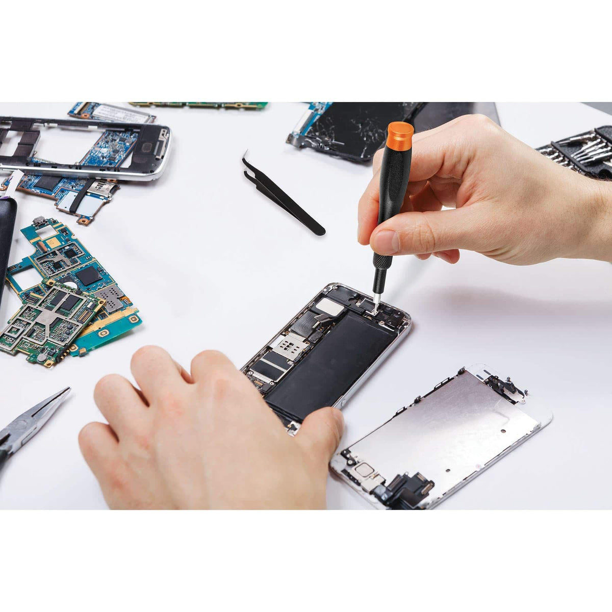 Juego de 32 Piezas para Reparacion de Electronica Truper